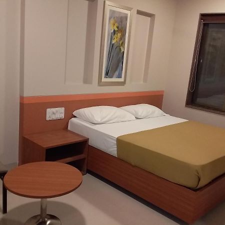 Sai Palace Express Shirdi Bagian luar foto