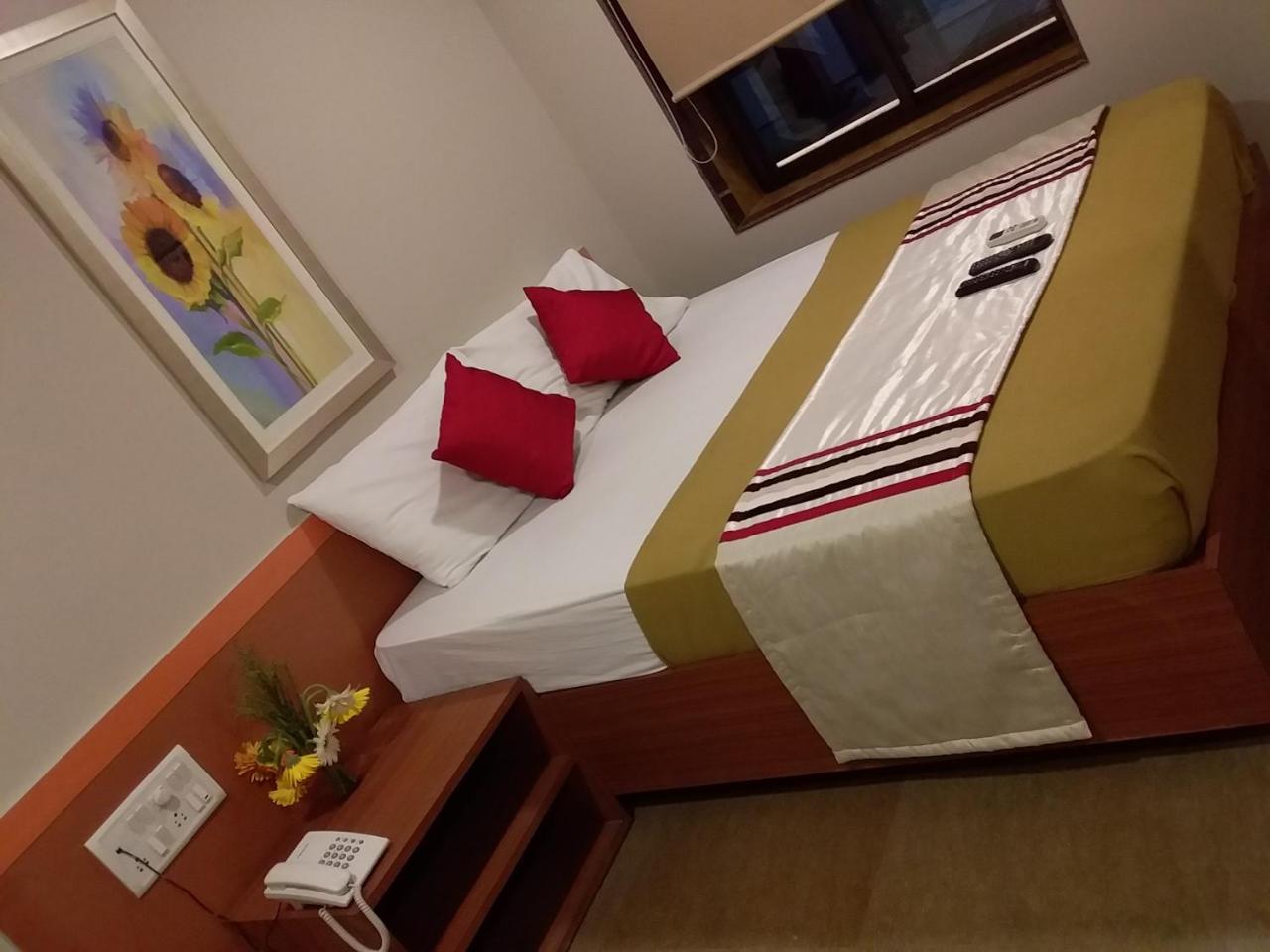Sai Palace Express Shirdi Bagian luar foto